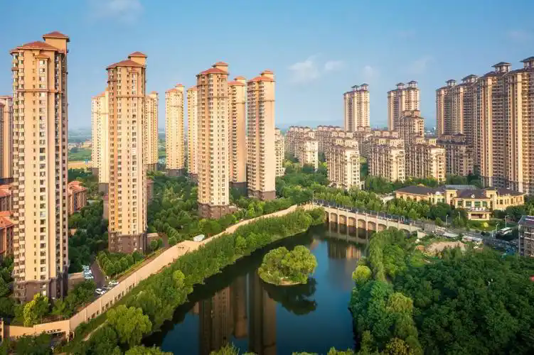 这次政治局会议，只提了城市更新，什么信号？